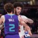lonzo and lamelo ball hug during bulls/hornets game