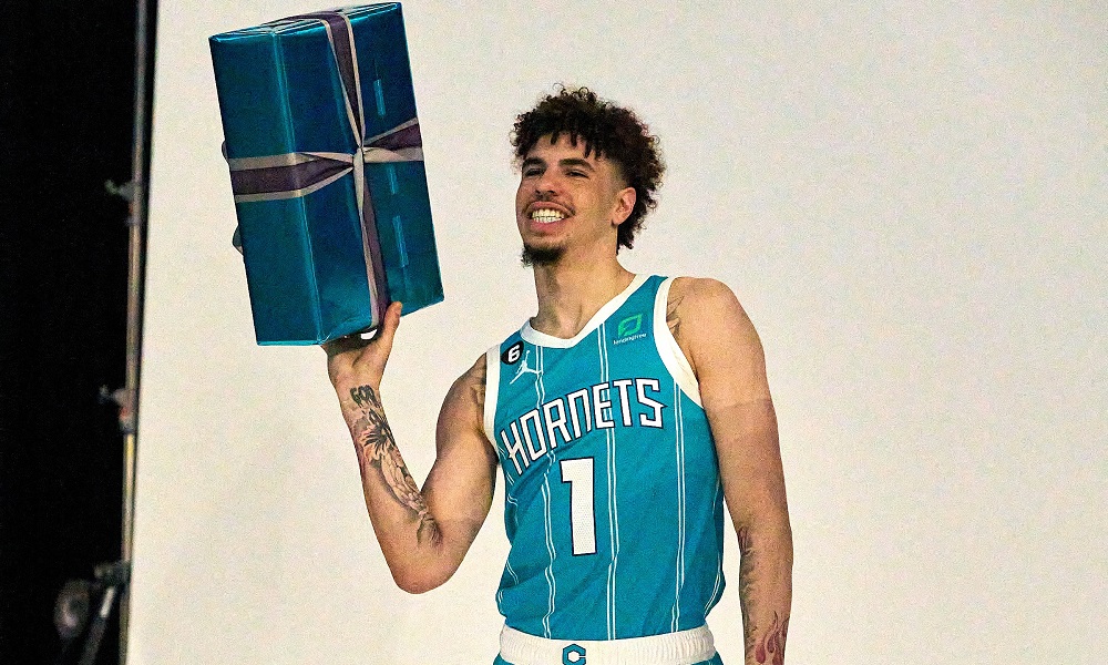 LaMelo holds box