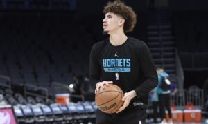 LaMelo shoots around before Kings game