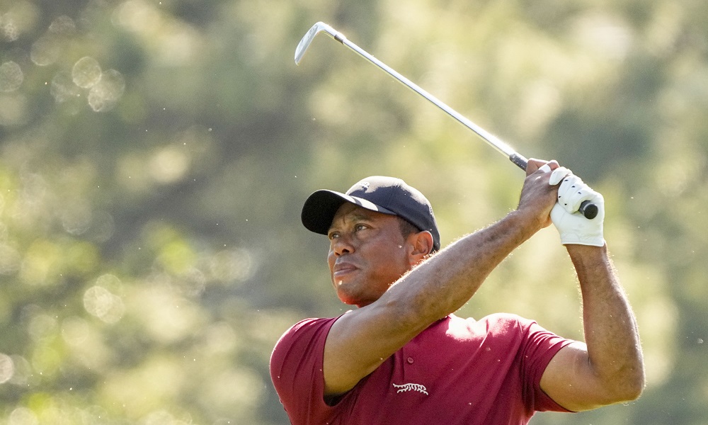 Tiger woods golf swing at the masters with red shirt