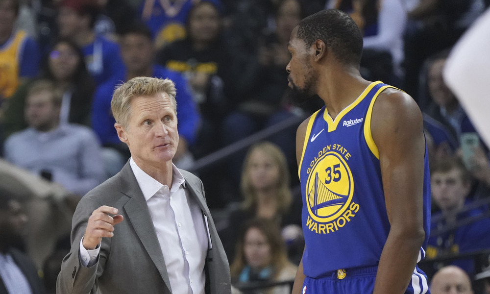 Steve Kerr coaching Kevin Durant on the sideline