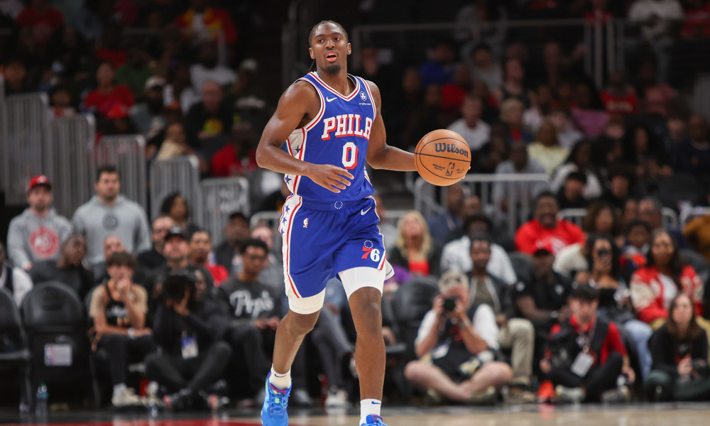 Tyrese Maxey dribbling up the floor in a preseason game