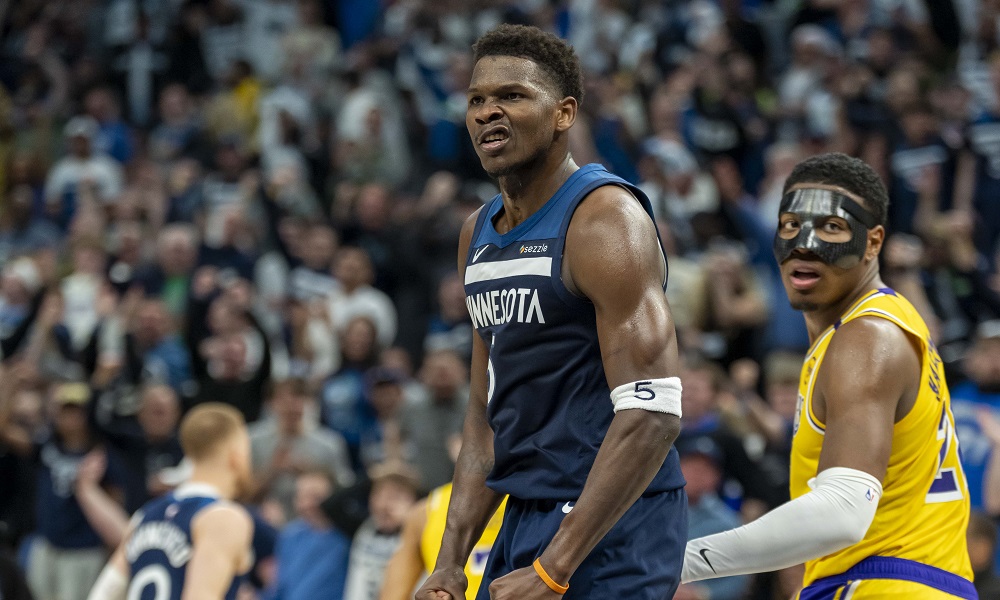 Anthony Edwards reacts after making big shot
