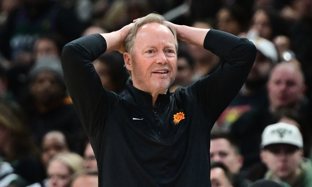 Mike Budenholzer reacting to an important foul call.