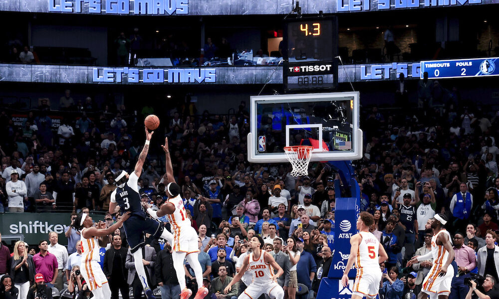 Anthony Davis hits game-winner for Mavericks versus Hawks.