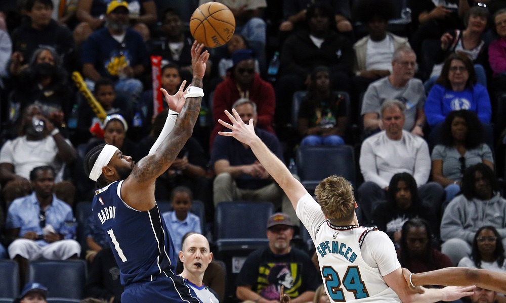 Jaden Hardy shoots over Cam Spencer