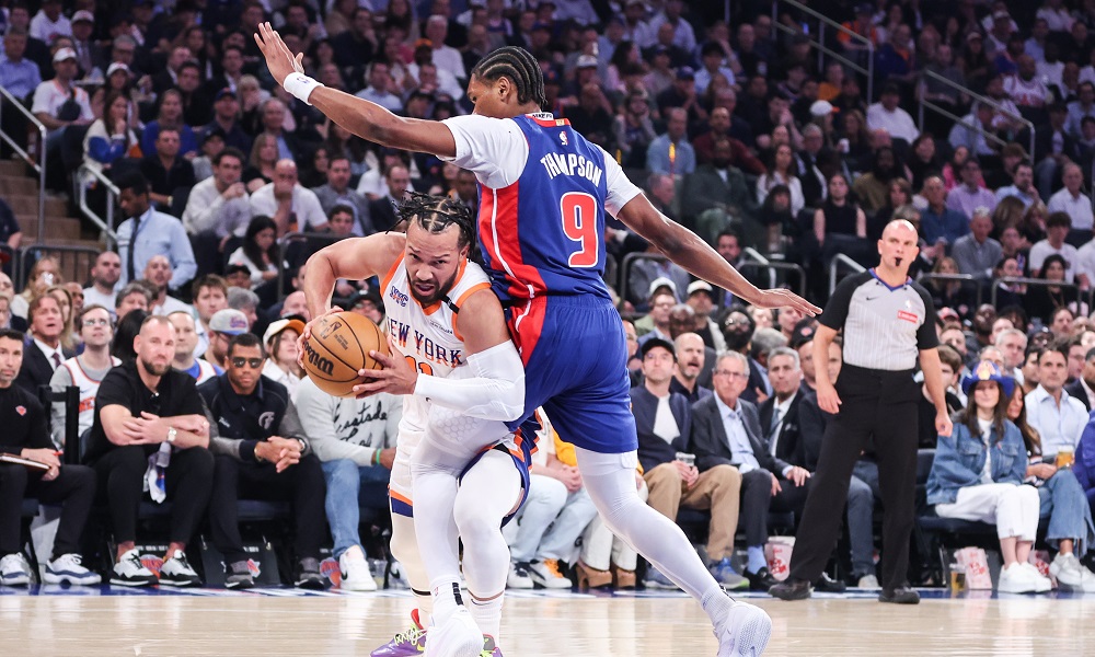 Jalen Brunson (11) drives past Detroit Pistons forward Ausar Thompson