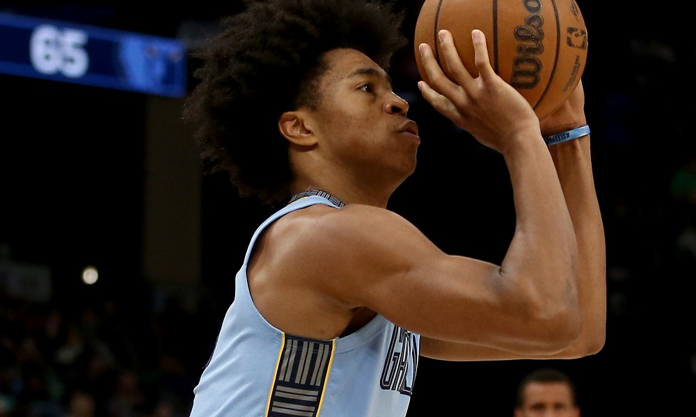 Jaylen Wells shoots