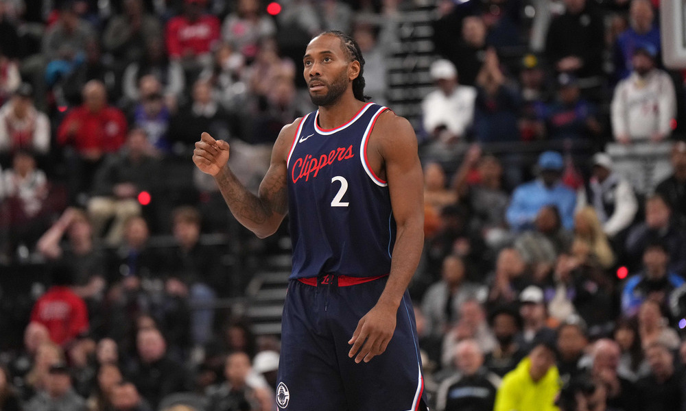 Kawhi Leonard celebrating after making a play.
