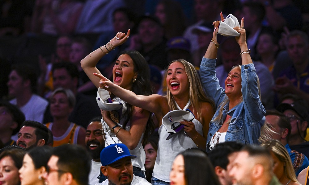 Lakers fans react to game