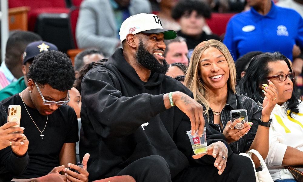 LeBron and Savannah watch game