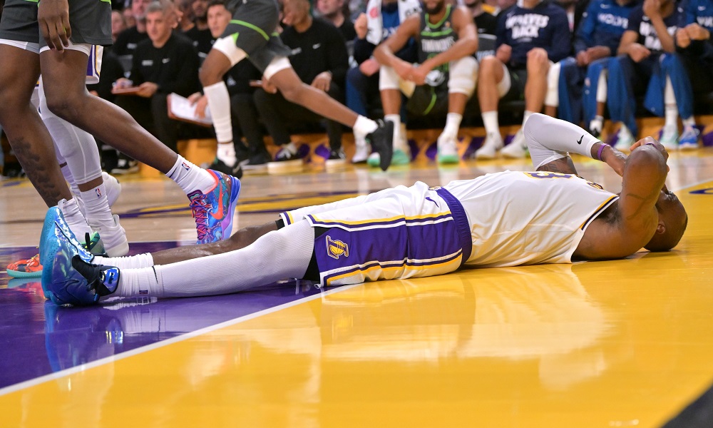 LeBron lies in pain vs. Timberwolves