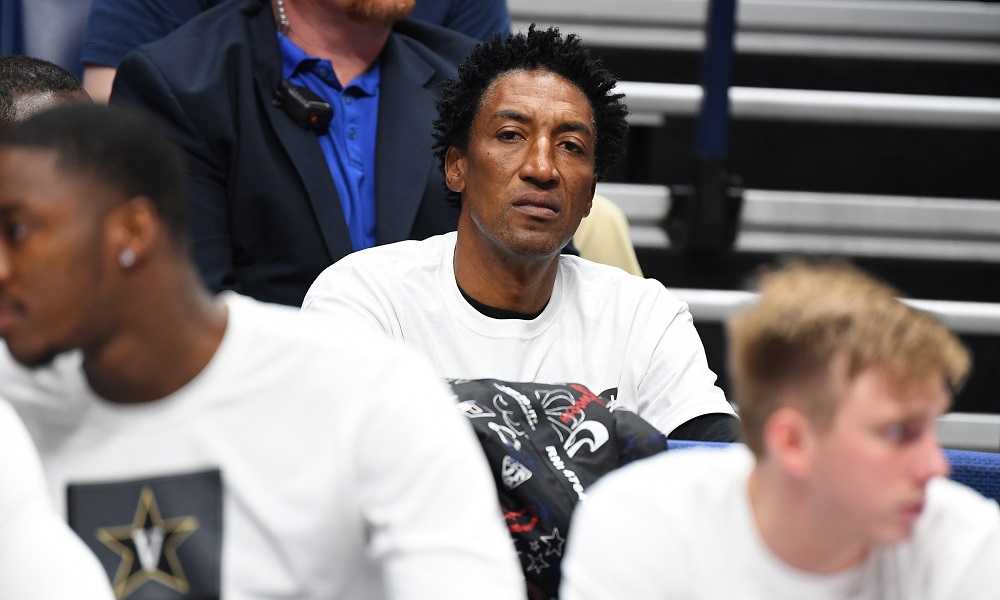 Pippen watches game