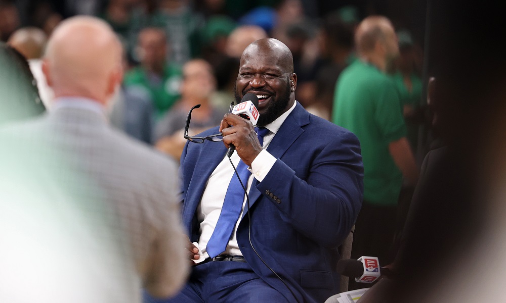 Shaq laughs while calling game