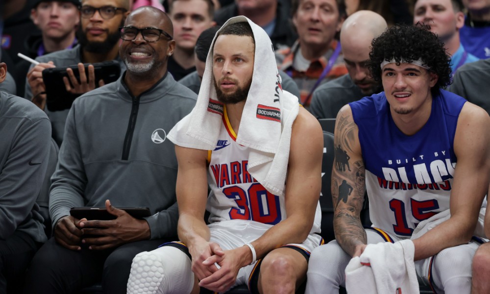 Stephen Curry on the bench