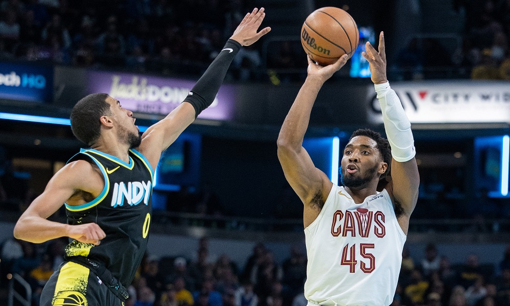 tyrese haliburton guarding donovan mitchell