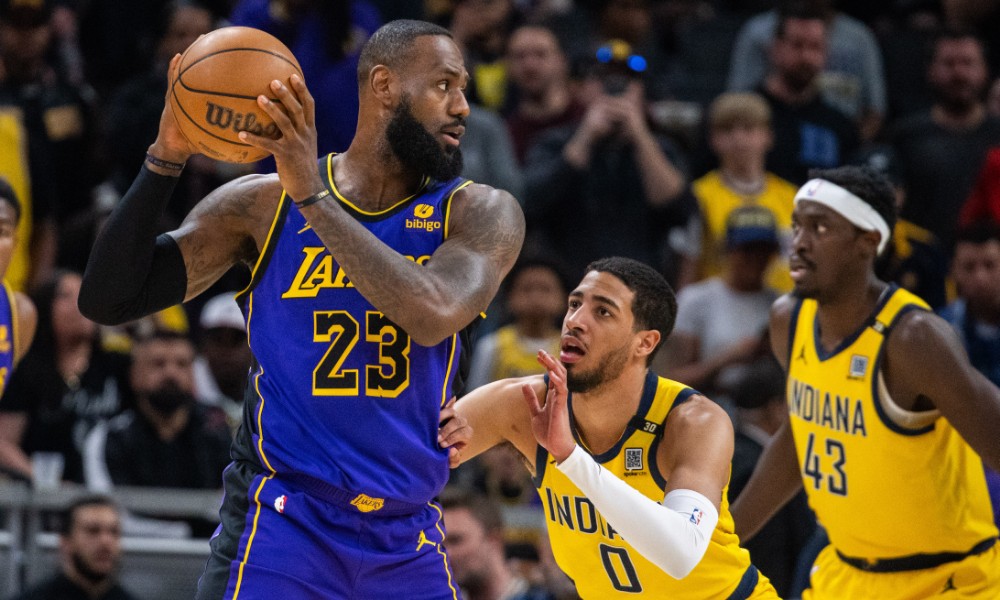 Tyrese Haliburton guards LeBron James