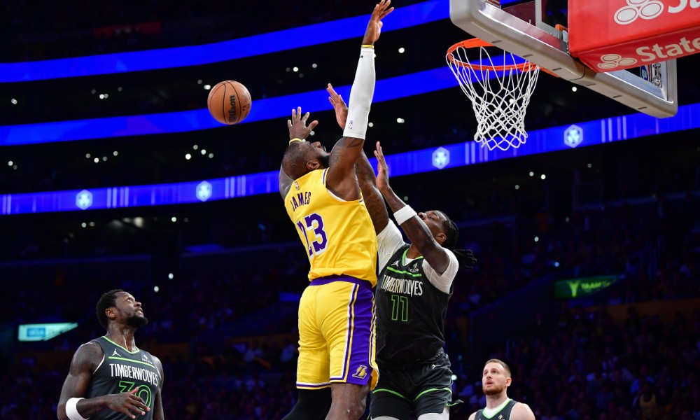 LeBron gets shot blocked