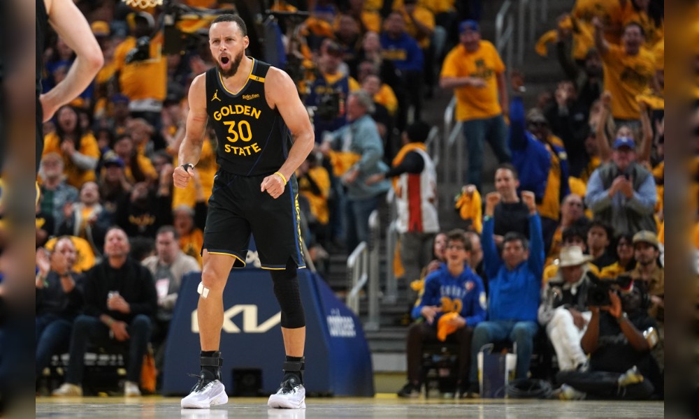 Stephen Curry reacts during game vs. Rockets