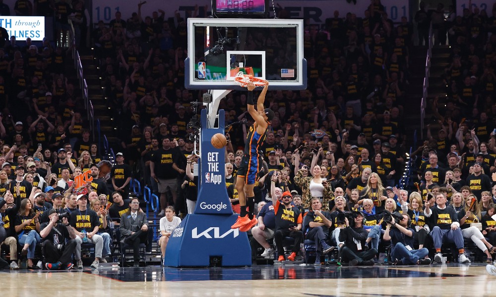 Wiggins dunks ball against Nuggets
