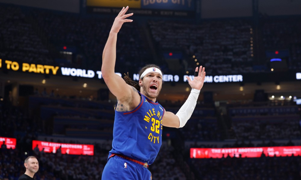 Aaron Gordon reacts to a no call