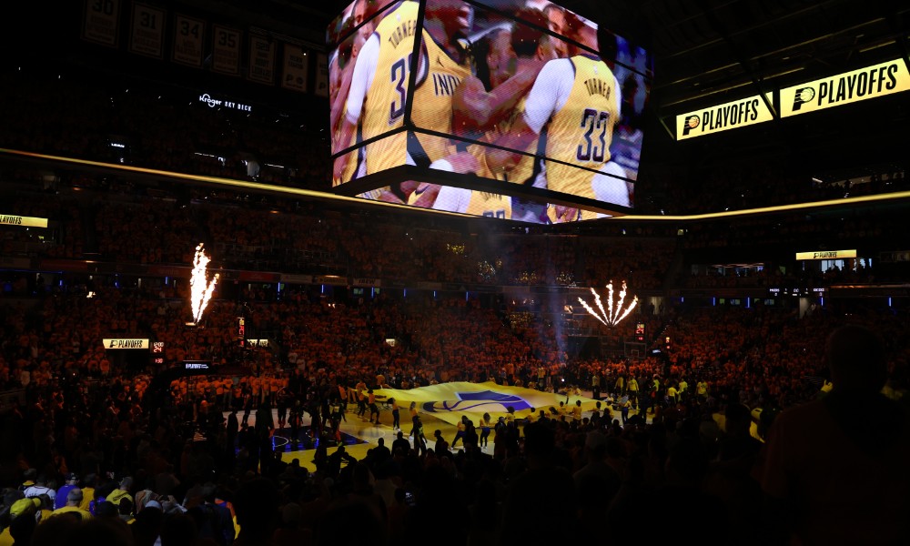 Pacers fans get pumped before Game 3 vs. Knicks