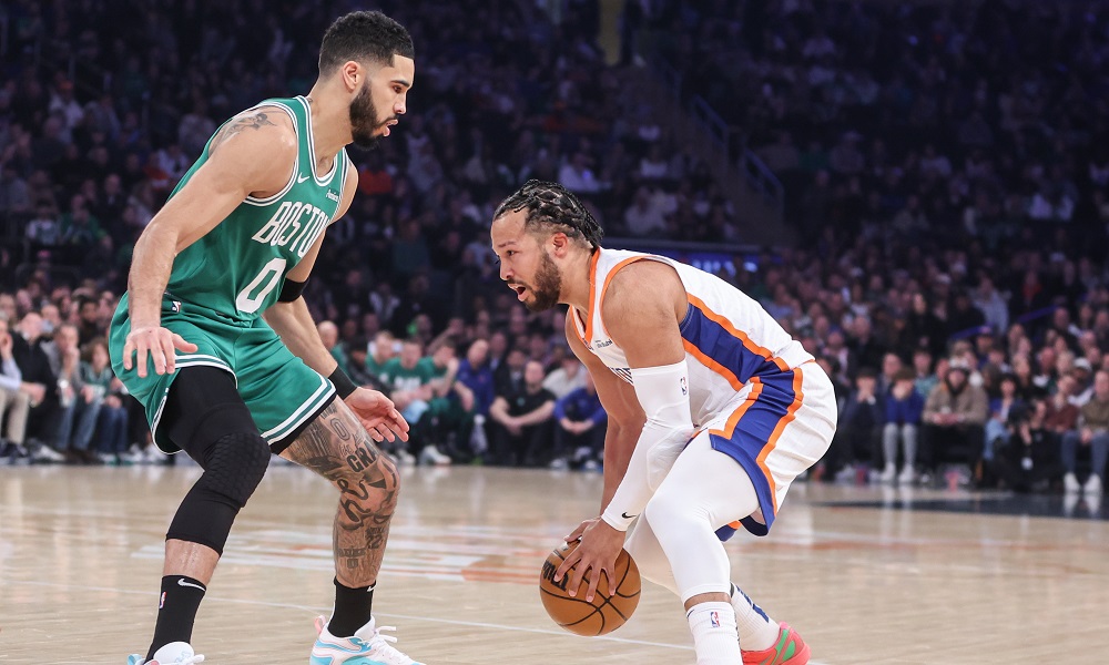 jalen brunson guarded by jayson tatum