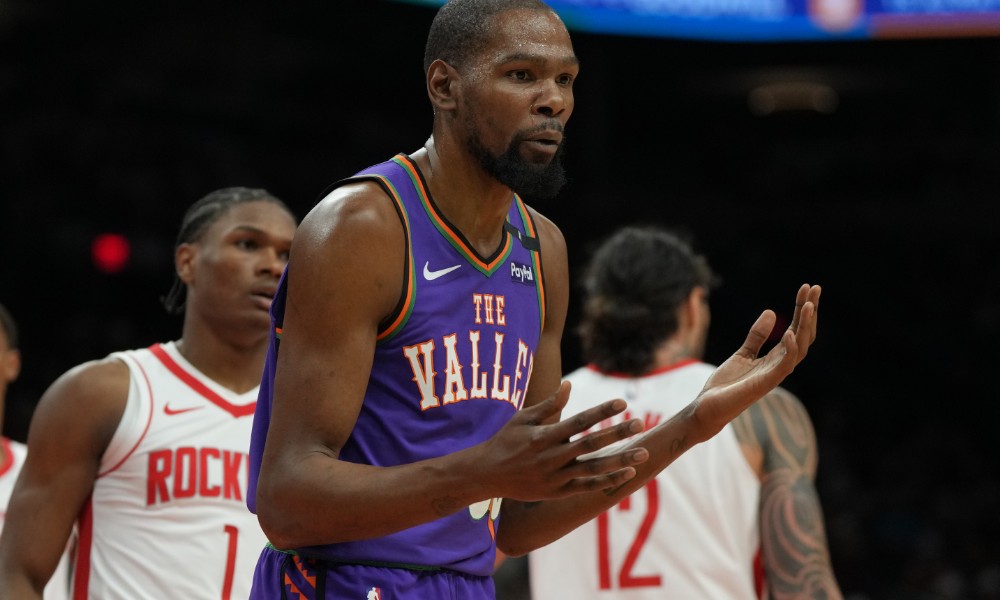 Kevin Durant plays the Houston Rockets