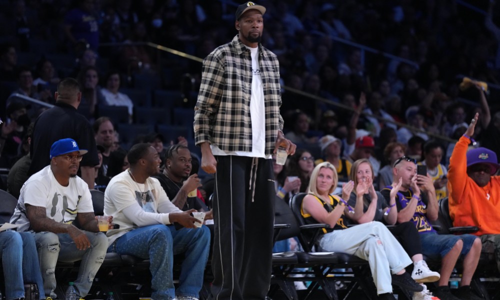 Kevin Durant watches game