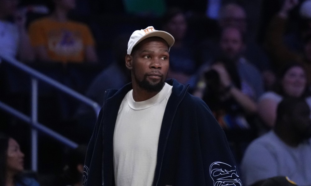 Kevin Durant watches game