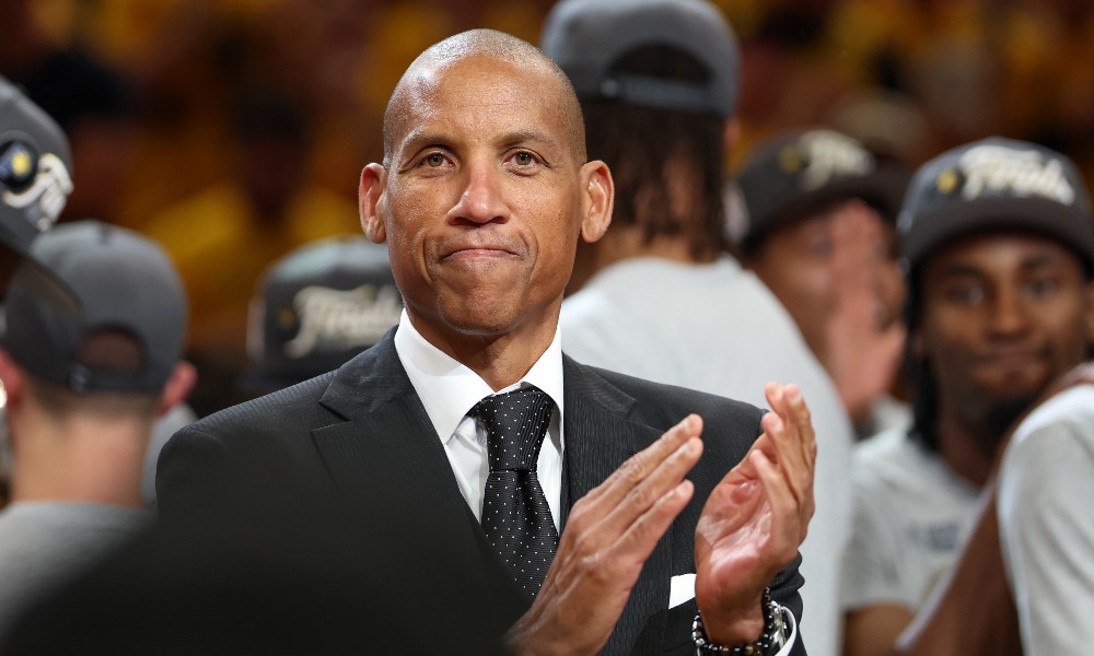 Reggie Miller claps