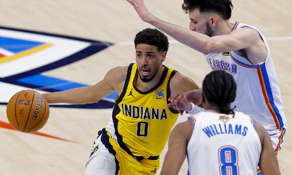 Tyrese Haliburton drives against Thunder