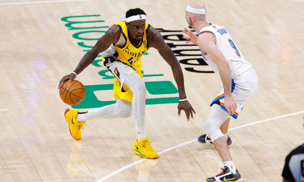 Pascal Siakam battles Alex Caruso