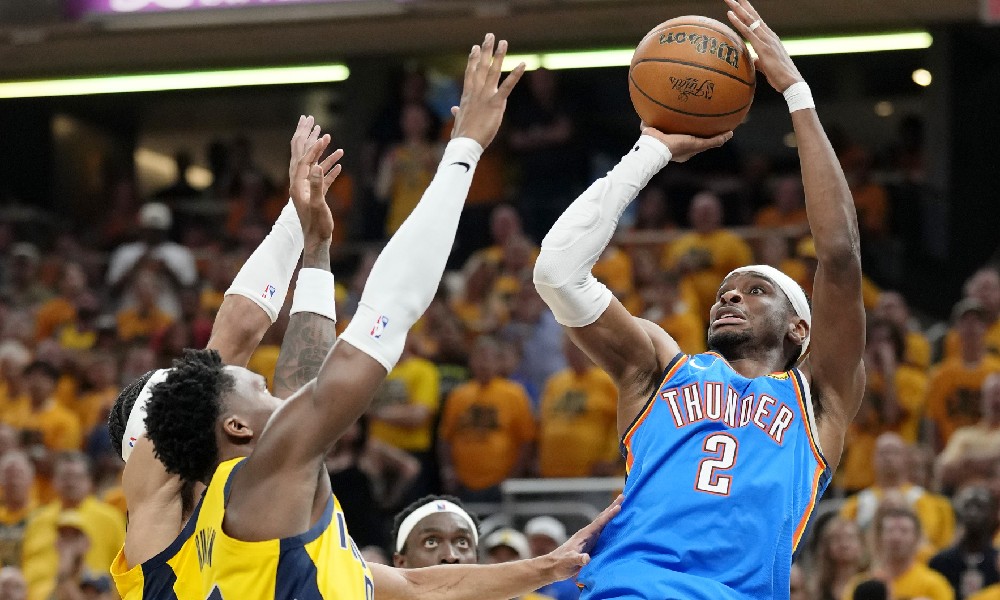 Shai Gilgeous-Alexander shoots over three defenders