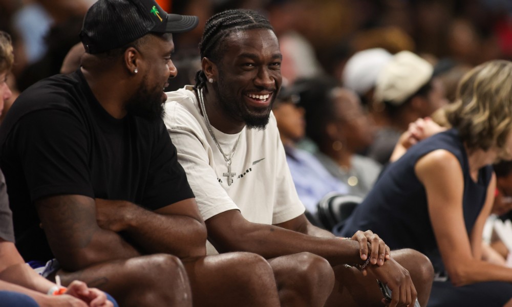 Mark Williams watches WNBA game