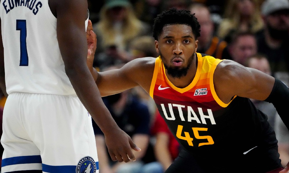 Donovan Mitchell guards Anthony Edwards