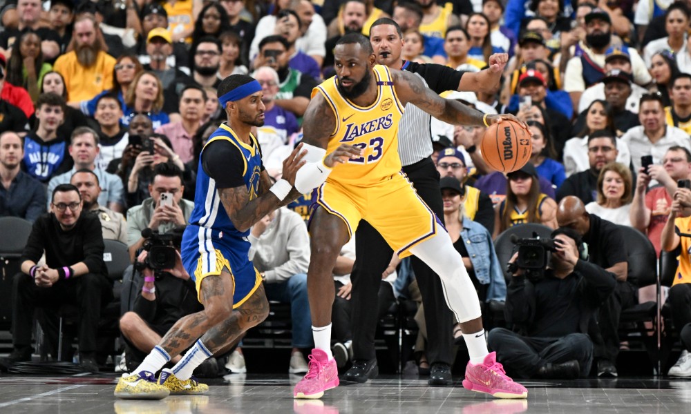 Gary Payton II guards LeBron James
