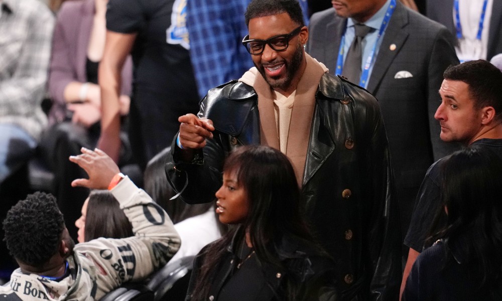 Tracy McGrady interacts with fans