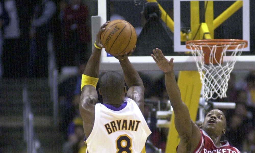 Kobe Bryant takes tough shot