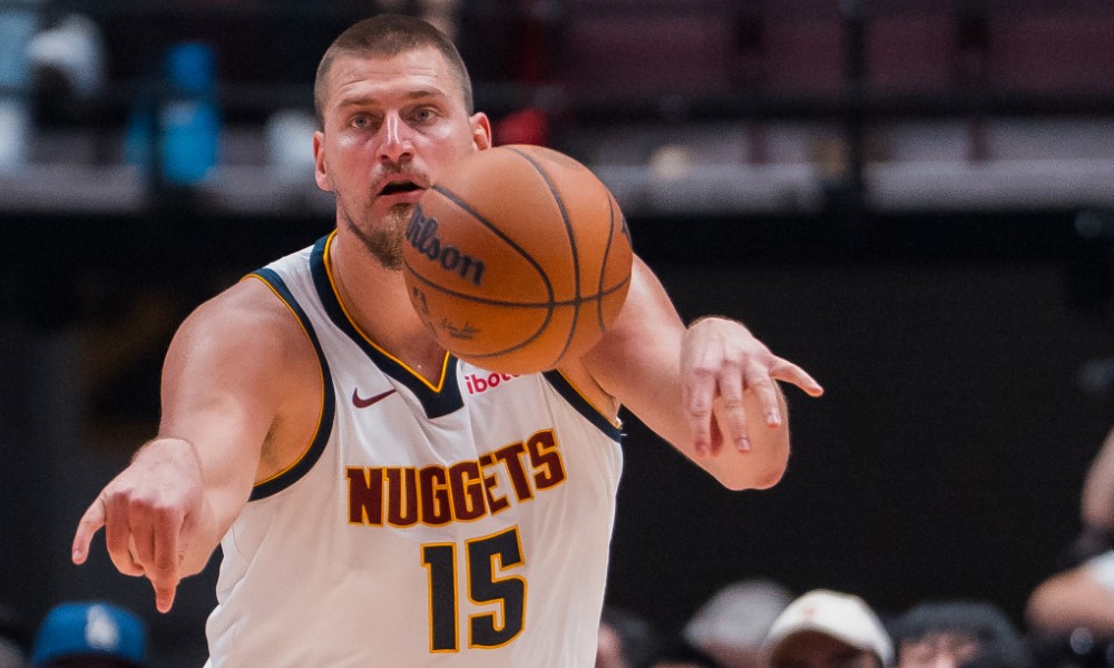 Nikola Jokic pass