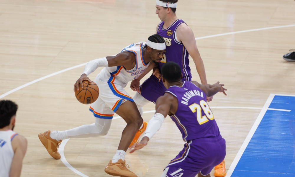 Shai Gilgeous-Alexander drives against Lakers