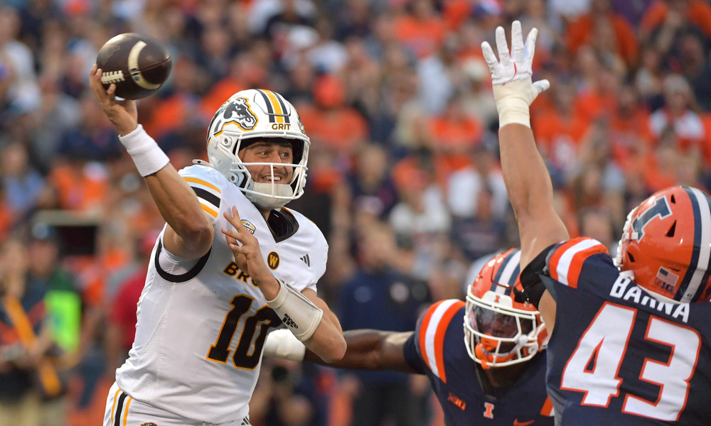 Closeup shot of Western Michigan qb Brady Jones.