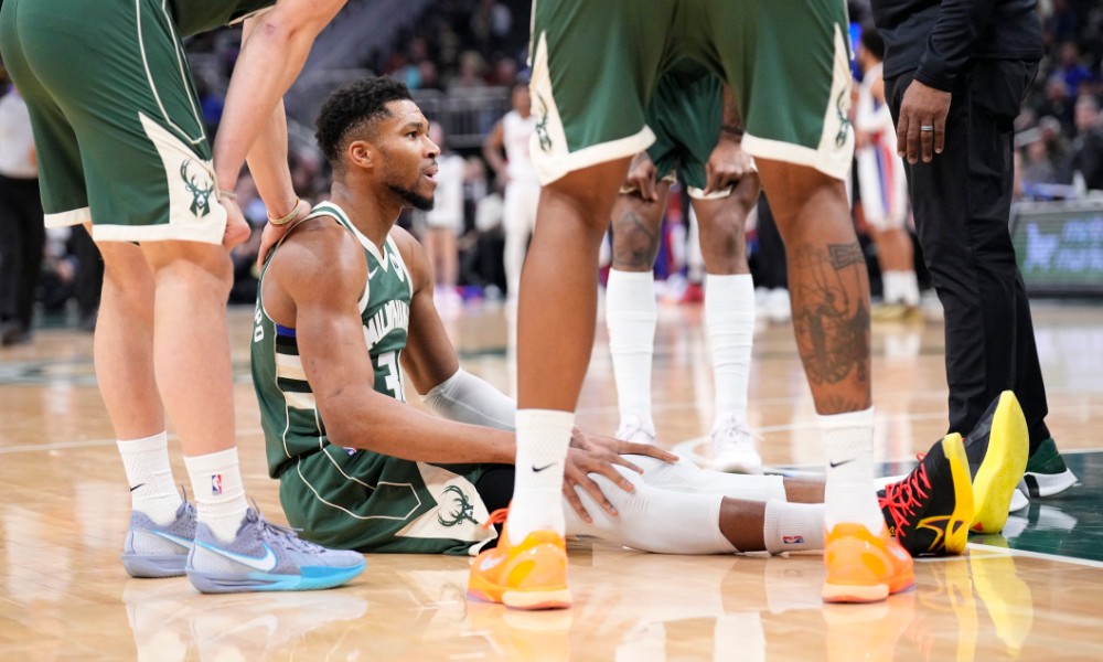 Giannis Antetokounmpo hurt