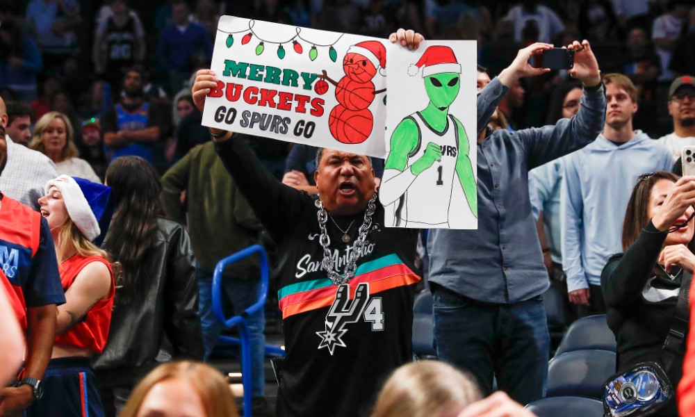 Spurs fans on Christmas vs. Thunder