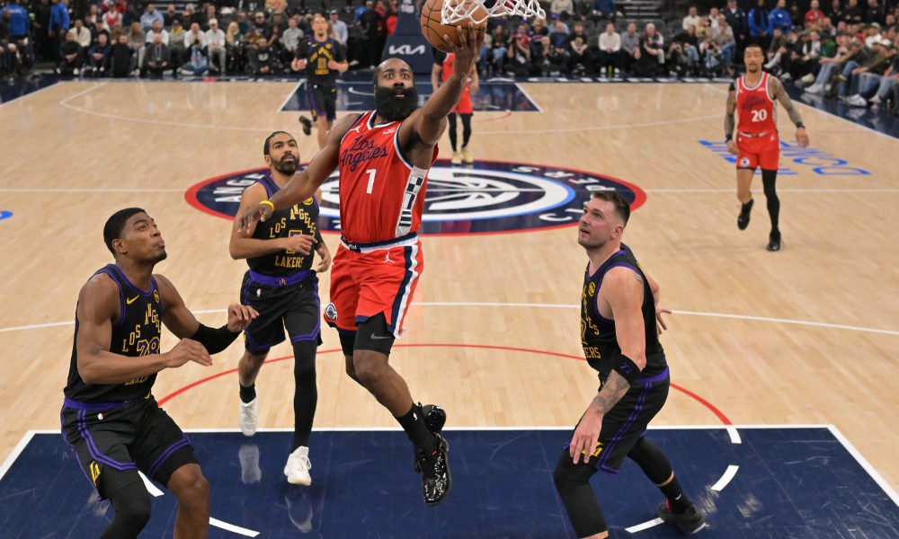 James Harden layup during Lakers Clippers game